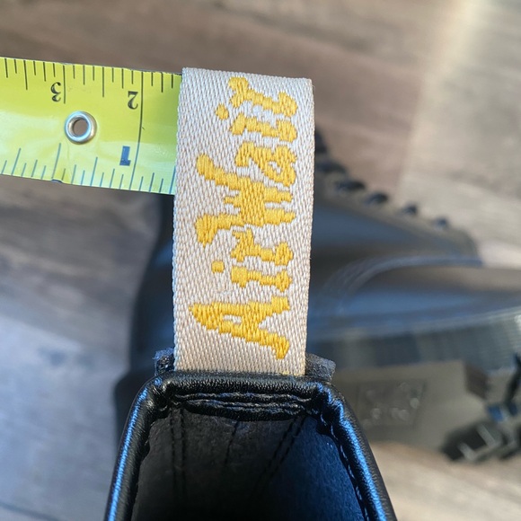 NEW Dr. Martens Black Leather Lace Up Boots Size 7 - Picture 8 of 8